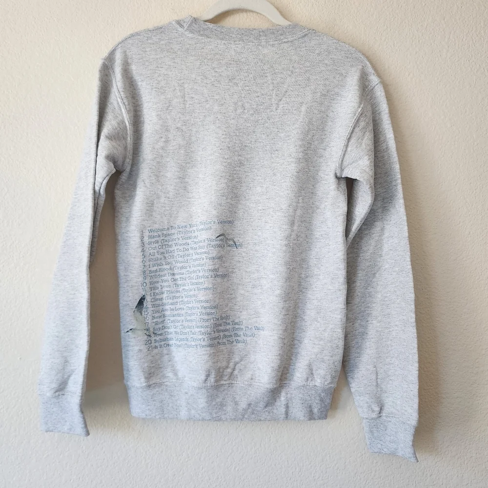Taylor Swift Official 1989 Taylor’s Version Crewneck Sweatshirt XS - Picture 3 of 4